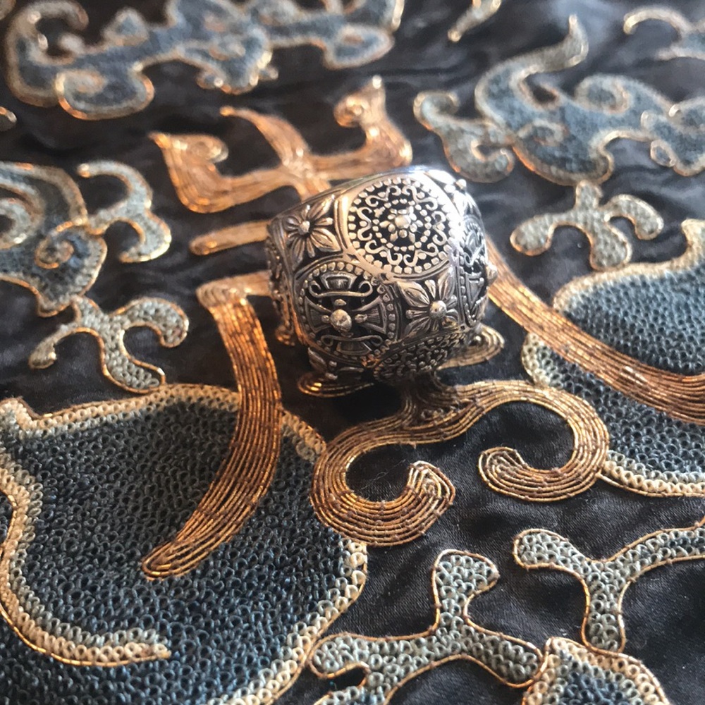 KONSTANTINO ETCHED PENELOPE DOME RING